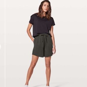 Lululemon Move Lightly short 5.5”